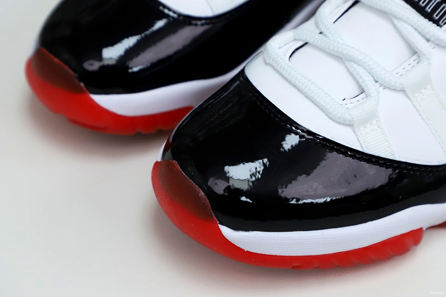 BRED 11 WHITE JORDAN LOW AIR 0317